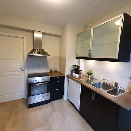 Bright And Central 2-bedroom With King Bed, Fully Equipped