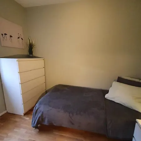 Bright And Central 2-bedroom With King Bed, Fully Equipped